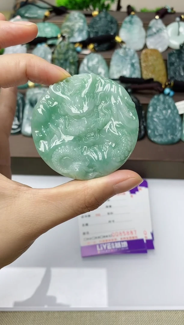 翡翠未镶嵌颈饰