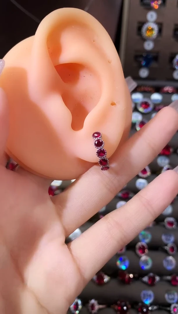 银S925镶嵌耳饰红宝石银色酒红