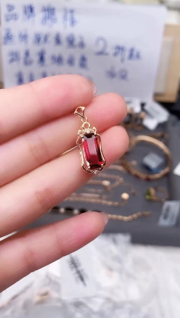 颈饰18K金镶嵌石榴石--专柜--