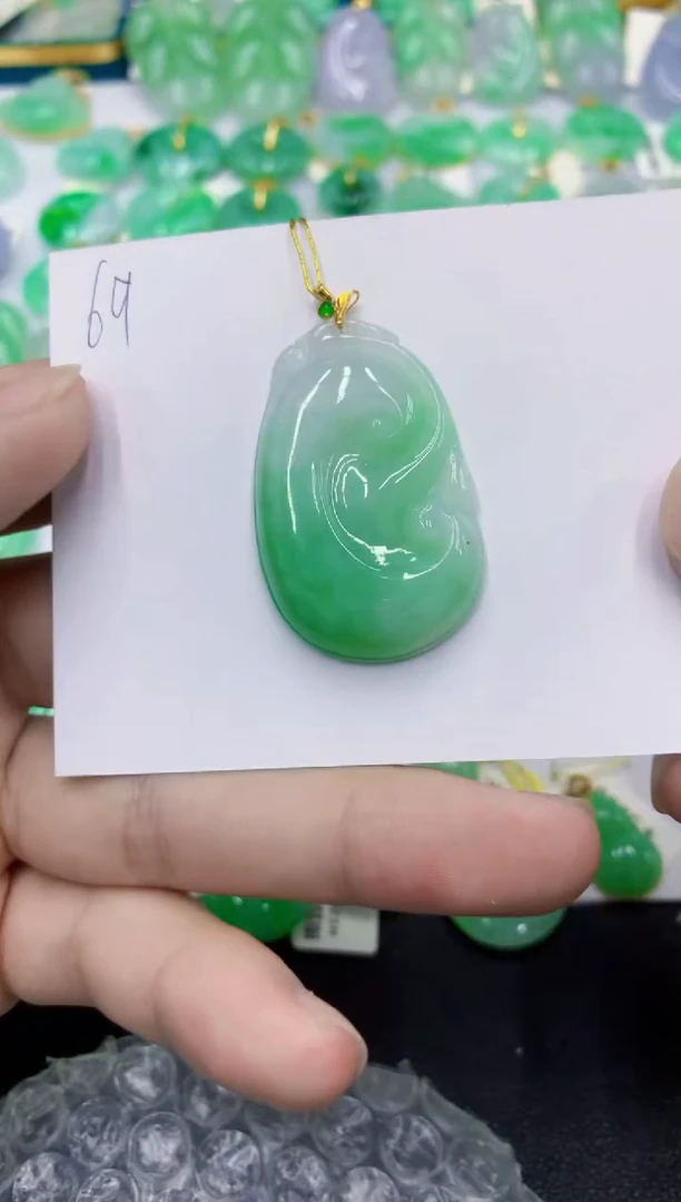 颈饰18K金镶嵌翡翠顾*翡翠