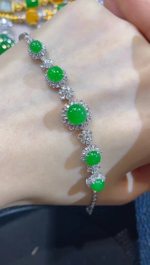 颈饰18K金镶嵌翡翠团购1