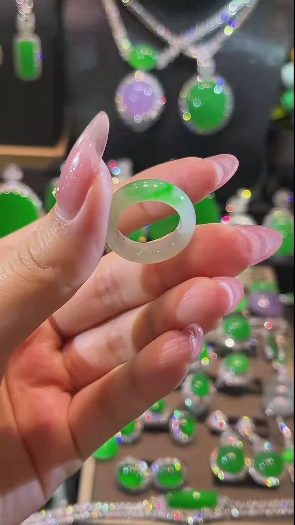翡翠戒圈18K金镶嵌戒圈