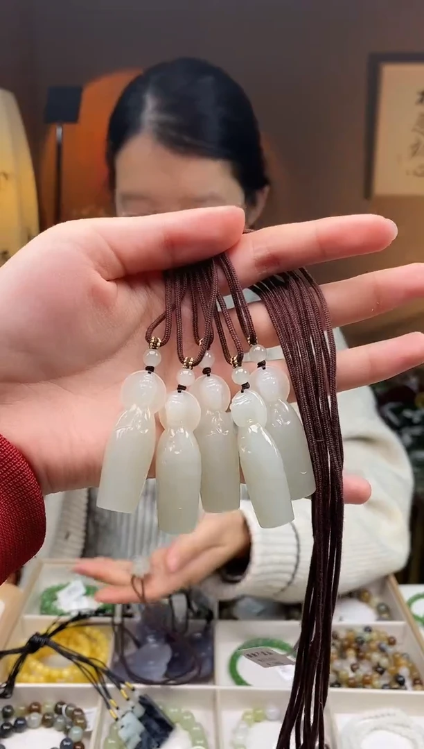 颈饰未镶嵌和田玉45左右晴白站观音多样性发一