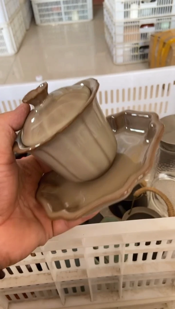 摄影的产品有使用过的痕迹有点脏介意勿拍