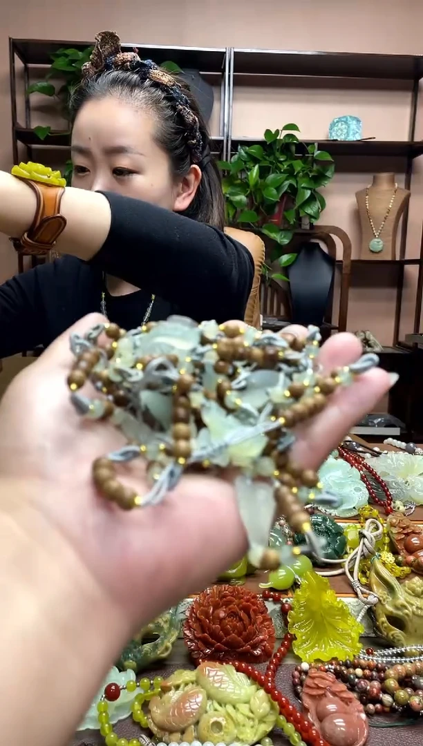 未镶嵌岫玉吊坠多样性发货发其中之一