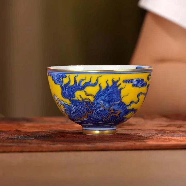 【小乔赏瓷1】堂钟正黄地青花麒麟鸡心杯