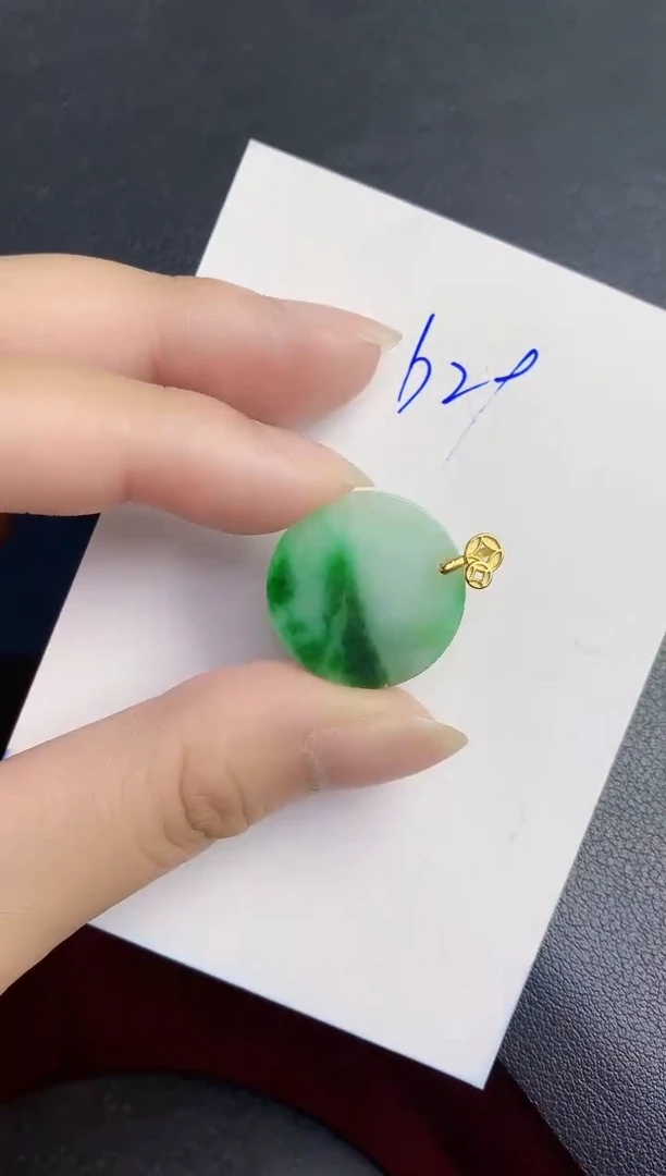 翡翠18K金镶嵌颈饰000000000