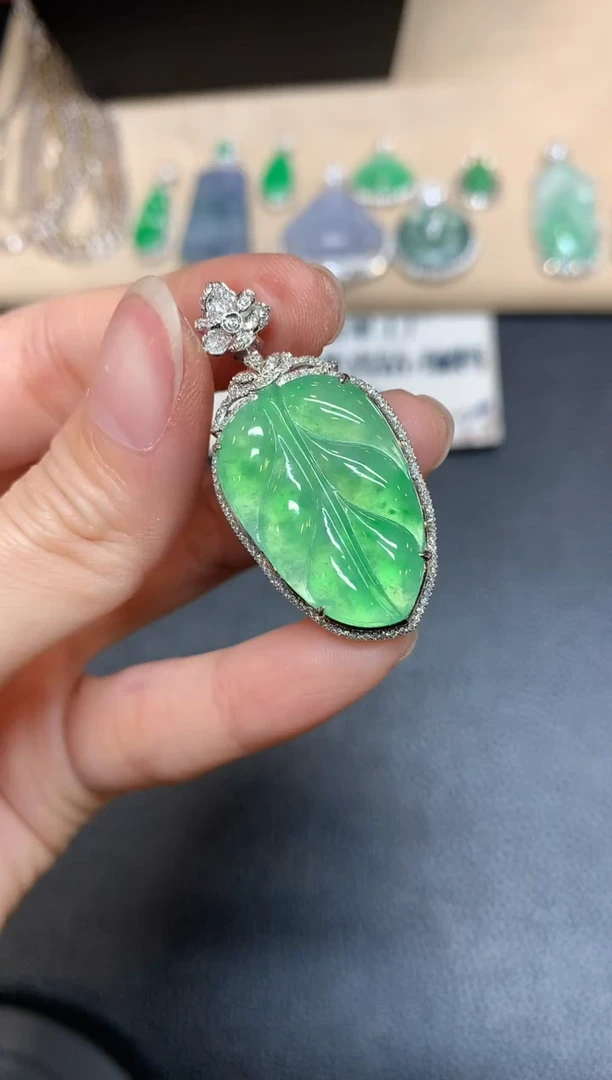 【闪购商品】翡翠颈饰18K金镶嵌树叶【无服务费