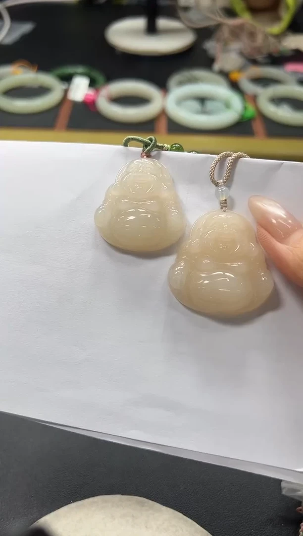 颈饰合金和田玉和田玉藕粉佛公吊坠 有瑕 多样性发一