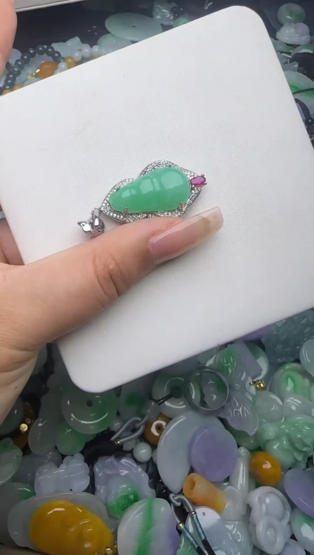 翡翠未镶嵌颈饰天然缅甸翡翠吊坠