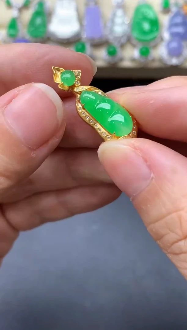 翡翠18K金镶嵌颈饰611-中国好珍宝