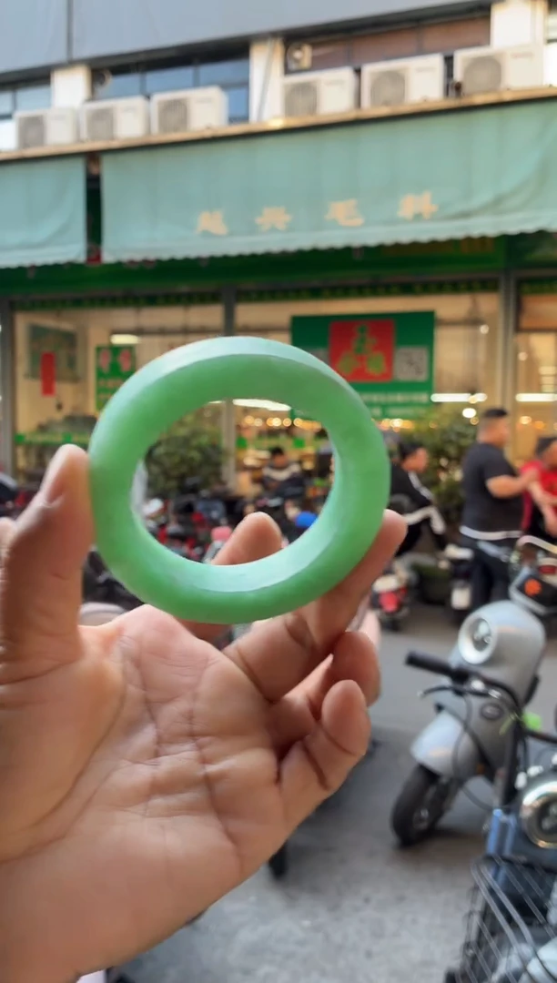 未镶嵌手镯定制翡翠参考价大万定金一万