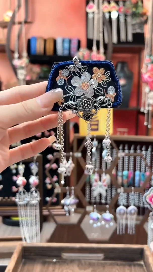 织绣云织谣民族风精美饰品 282