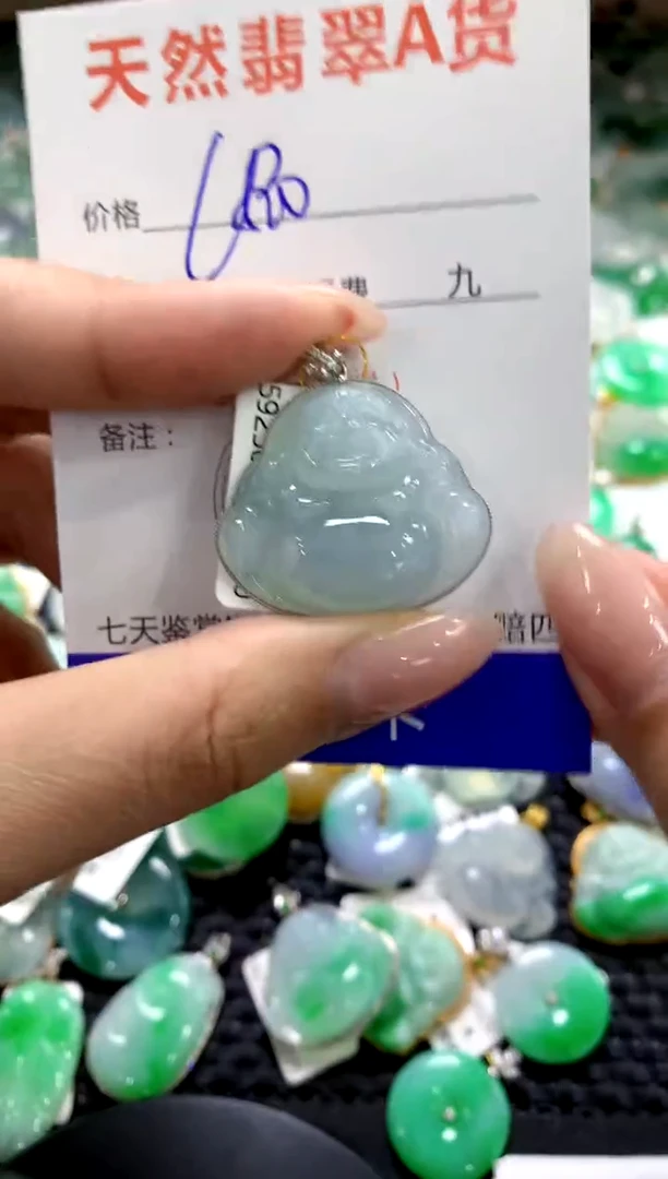 颈饰18K金镶嵌翡翠1111111111111111