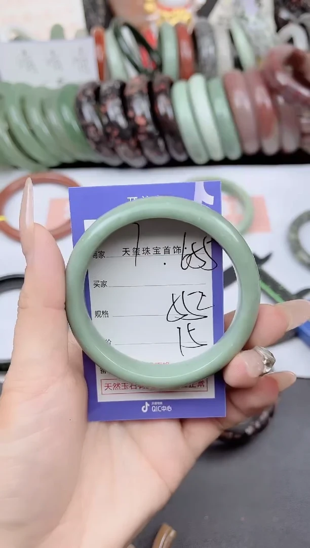 未镶嵌手镯石英质玉655