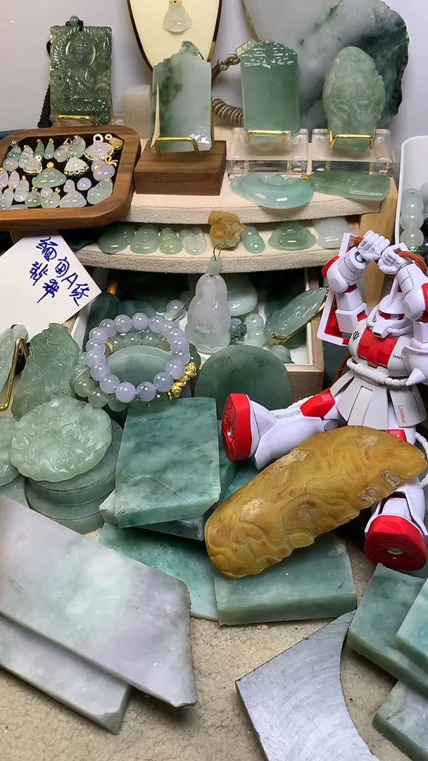翡翠挂件未镶嵌惊*_缅甸A货翡翠，没有运费险