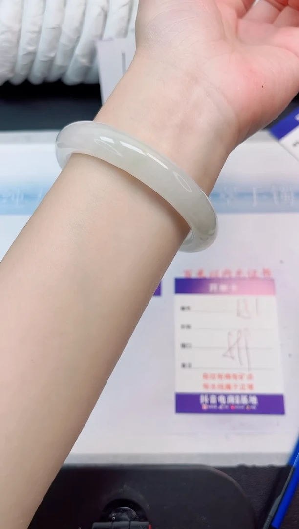 【闪购商品】石英质玉手镯未镶嵌181-59.9