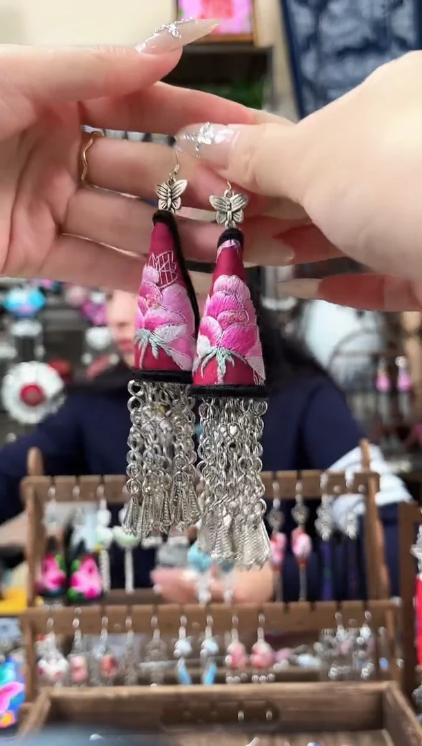 织绣民族风非遗老绣饰品528