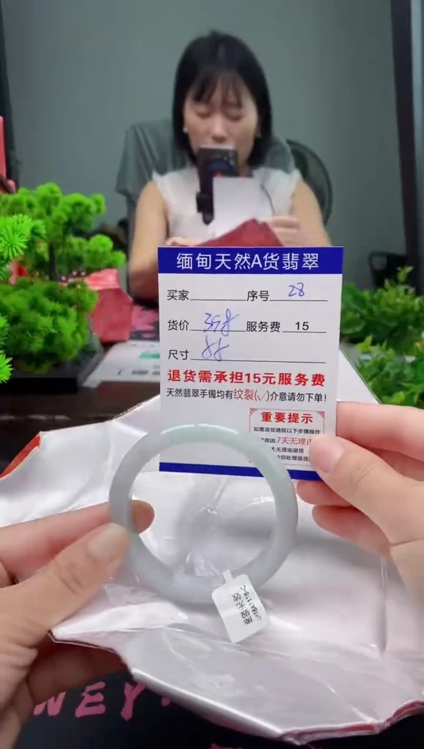 翡翠手镯未镶嵌28缅甸天然A货翡翠需包容瑕疵，介意慎拍