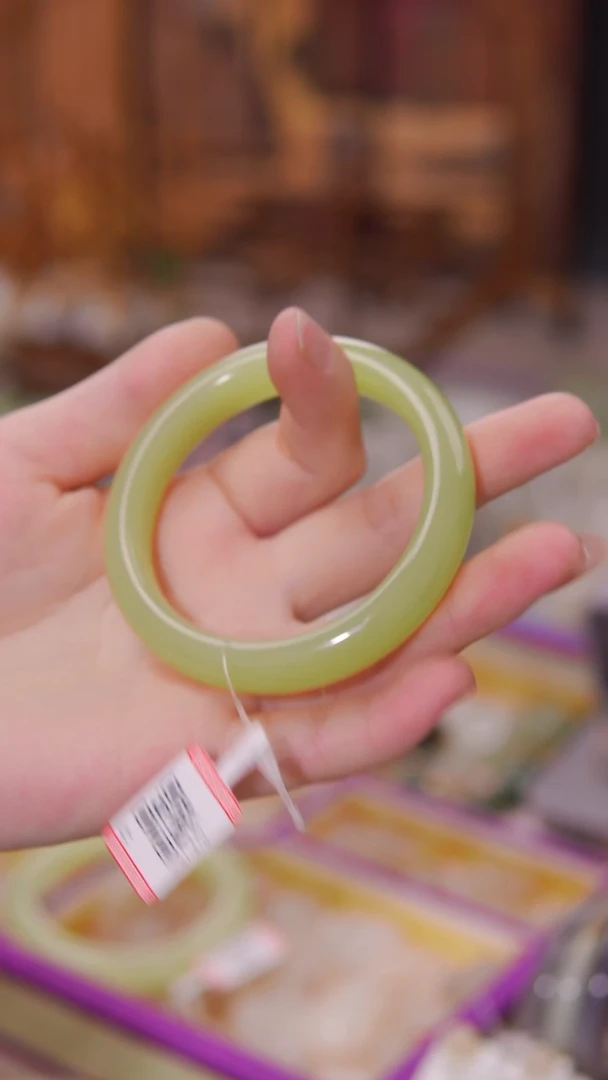 未镶嵌手镯和田玉手镯  53.4