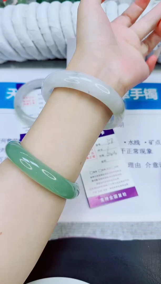 未镶嵌手镯石英质玉38/60.3