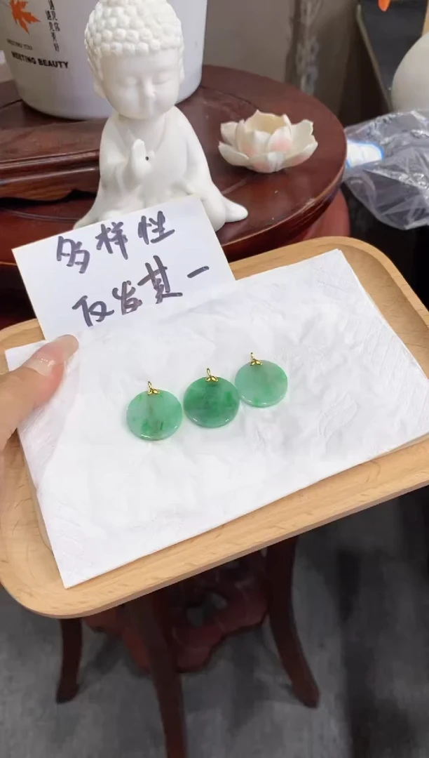 翡翠18K金镶嵌颈饰多样性仅发其一9626