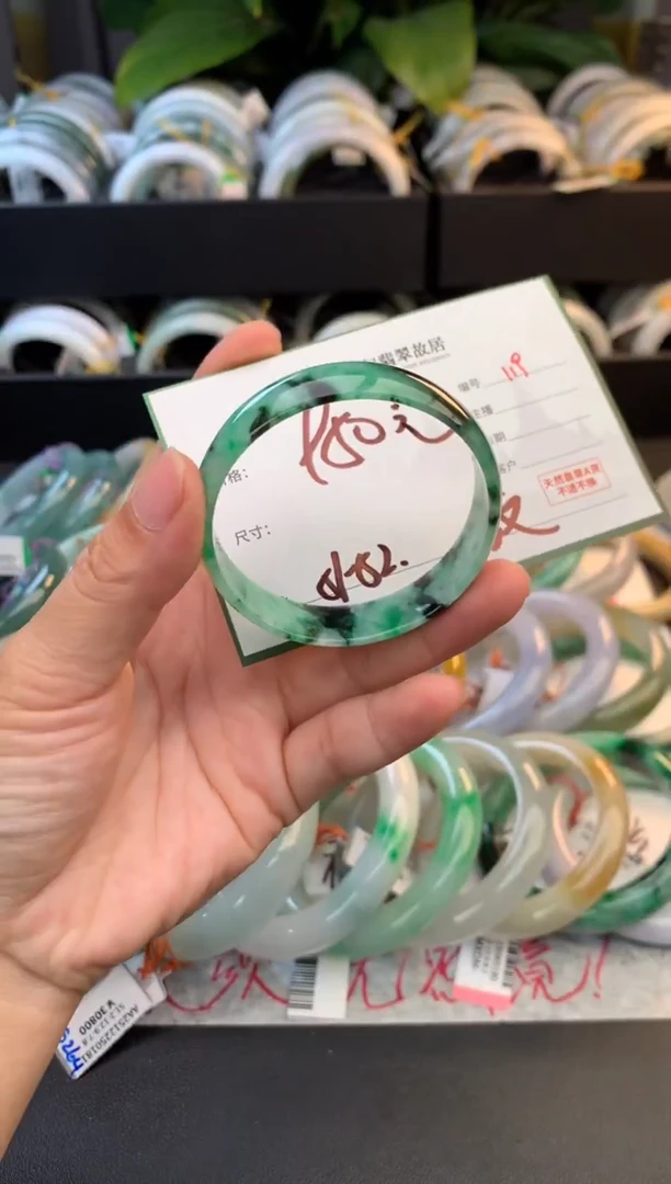 未镶嵌定制翡翠毛货需精细抛光+多人