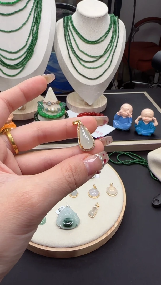 【闪购商品】翡翠颈饰18K金镶嵌45689+