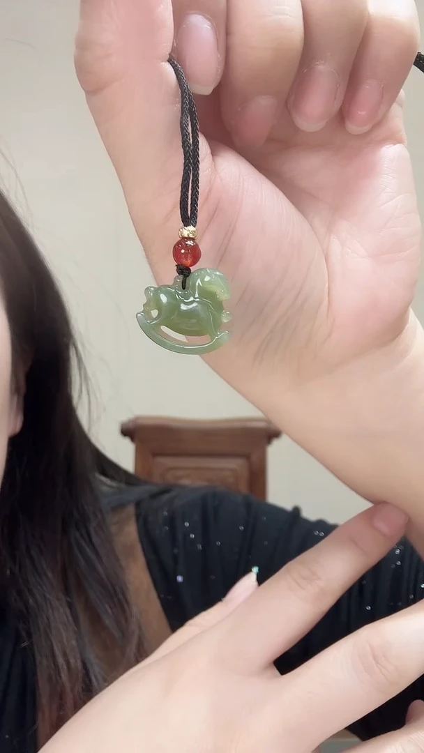 颈饰未镶嵌和田玉晴水木马吊坠18mm