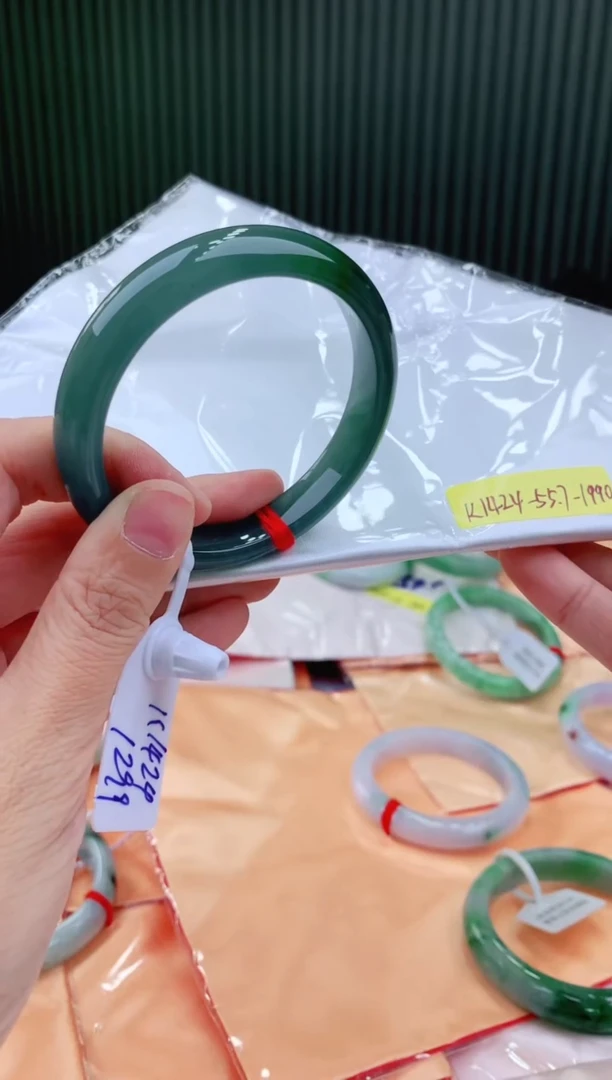 未镶嵌手镯翡翠55+