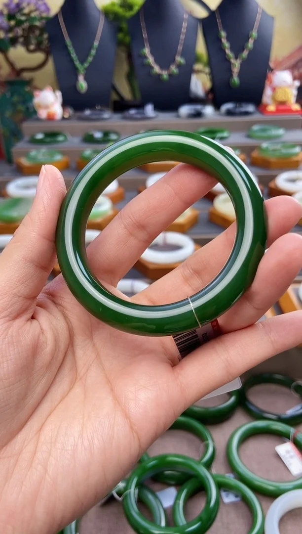 未镶嵌手镯和田玉高端收藏级碧玉手镯55