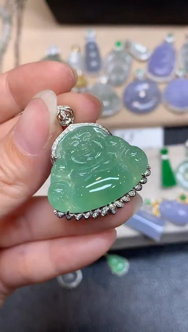颈饰18K金镶嵌翡翠佛公【无服务费