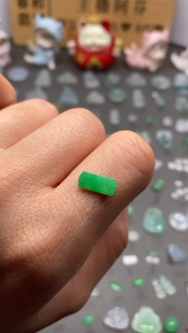 【闪购商品】翡翠颈饰未镶嵌果緑马安/芬