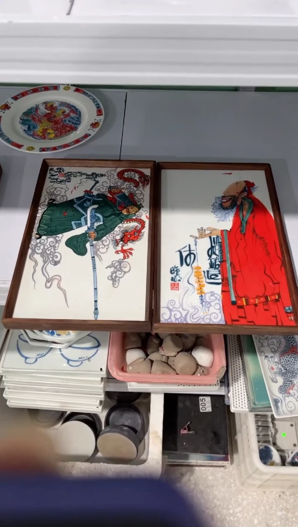 剑*侯拙明院（微瑕价格）两个瓷板画