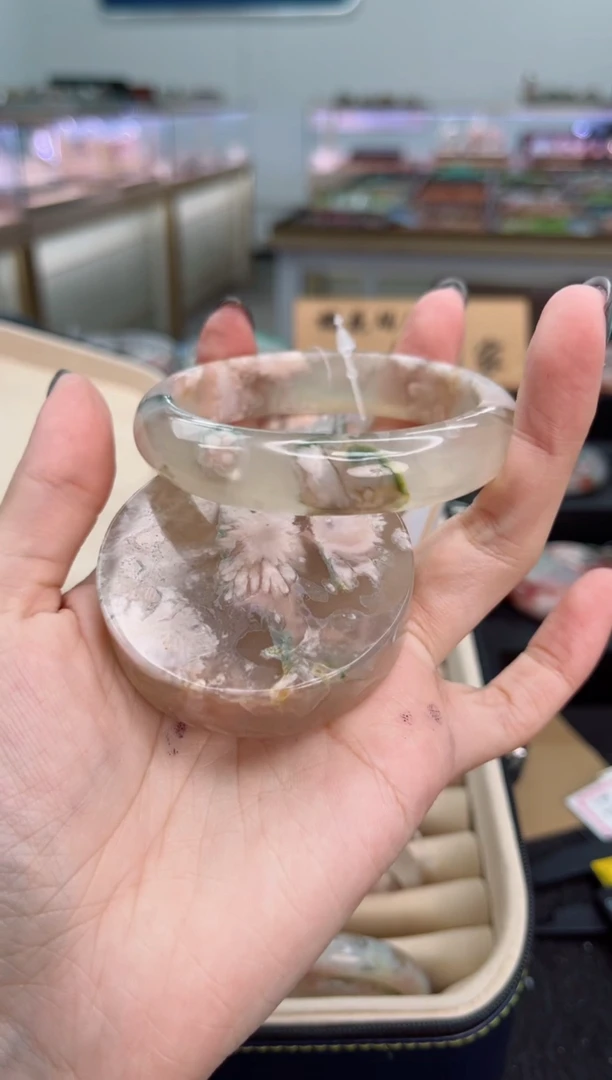 石英质玉手镯未镶嵌57圈口（赠品镯心）s906174