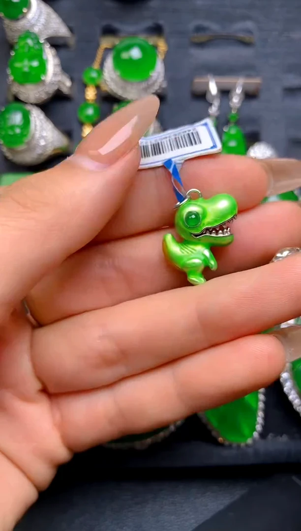 【闪购商品】翡翠吊坠(赠链)银S925镶嵌小恐龙吊坠
