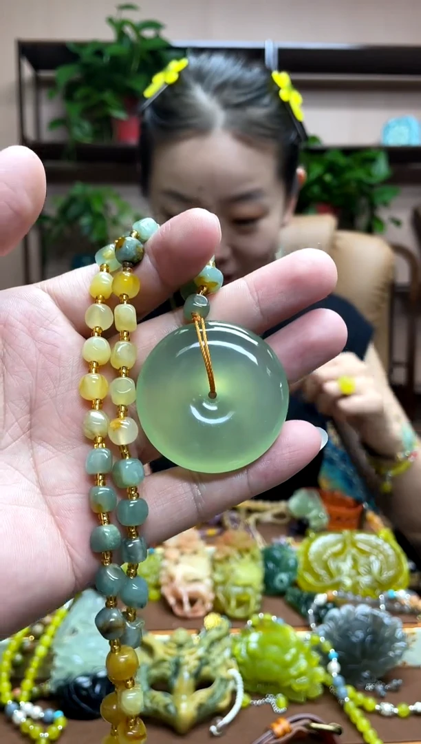 未镶嵌岫玉吊坠多样性发货发其中之一