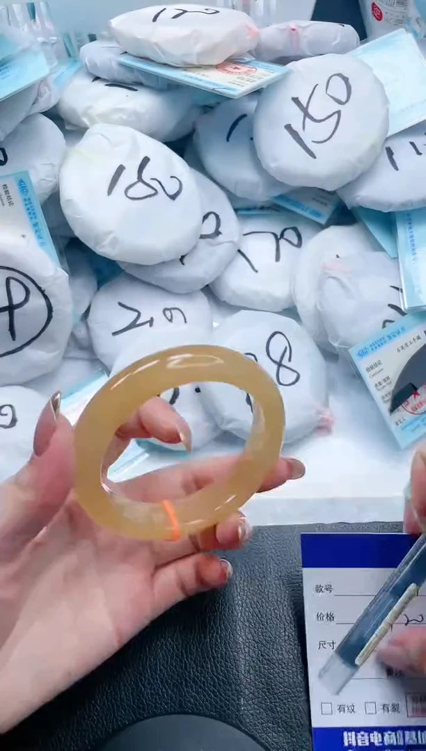 【闪购商品】石英质玉手镯未镶嵌22V213-58