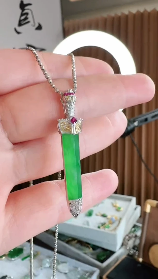 翡翠18K金镶嵌吊坠(不含链)吊坠