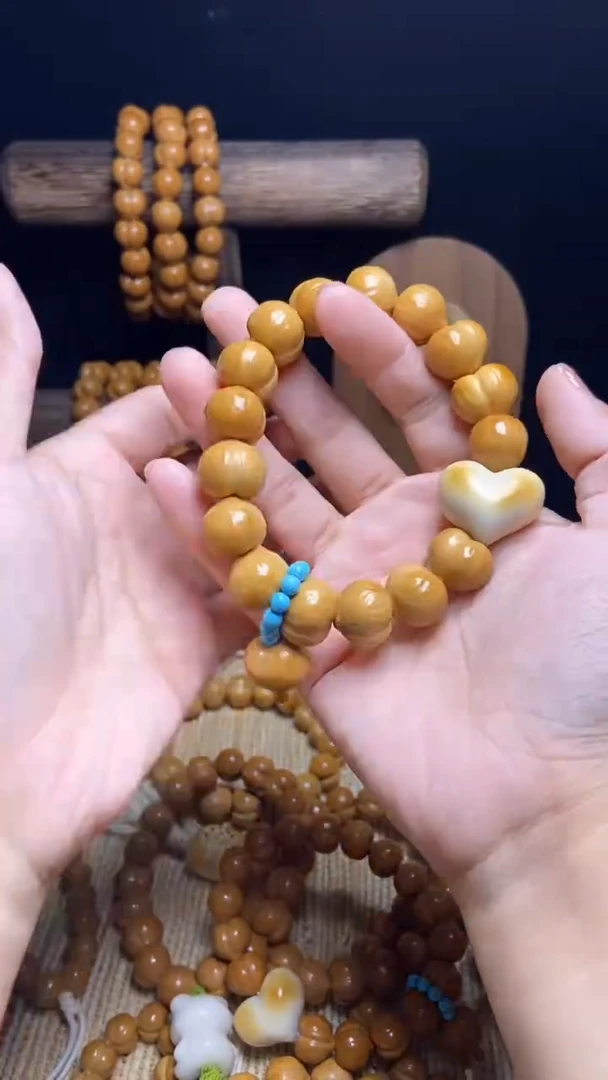 猴头核桃手串蓝色爱心吊坠大尺寸屁桃手串