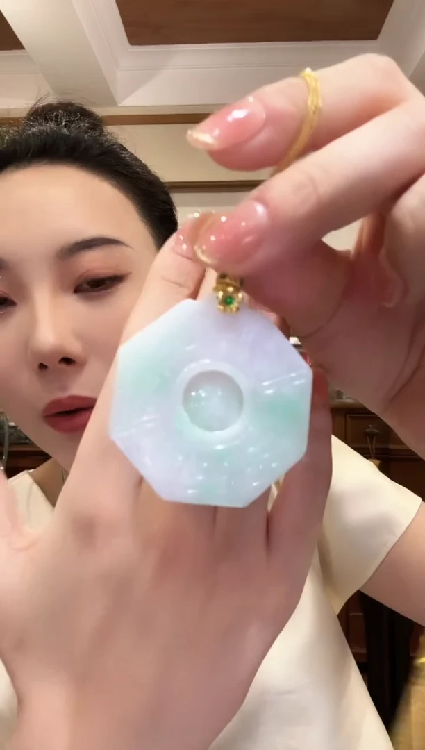 翡翠未镶嵌颈饰国风