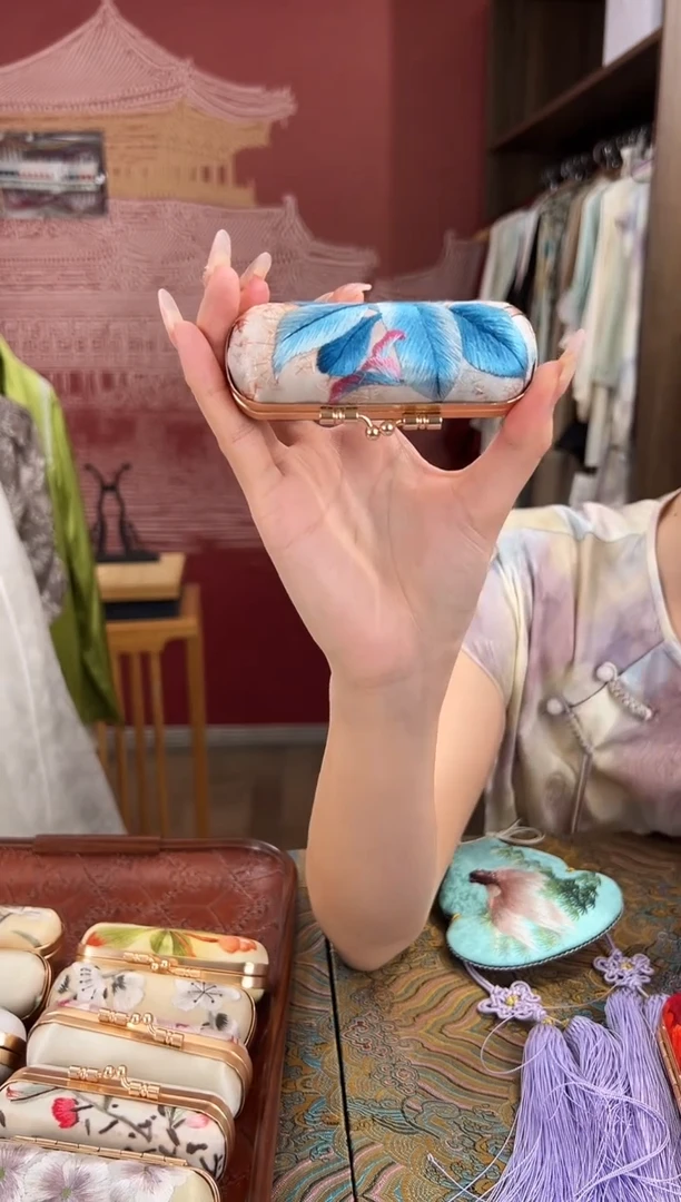 刺绣苏绣手工刺绣口红盒