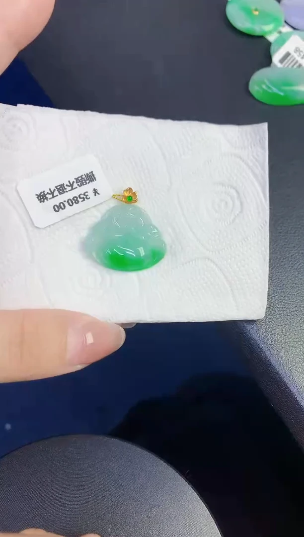 颈饰18K金镶嵌翡翠缅甸天然翡翠A货