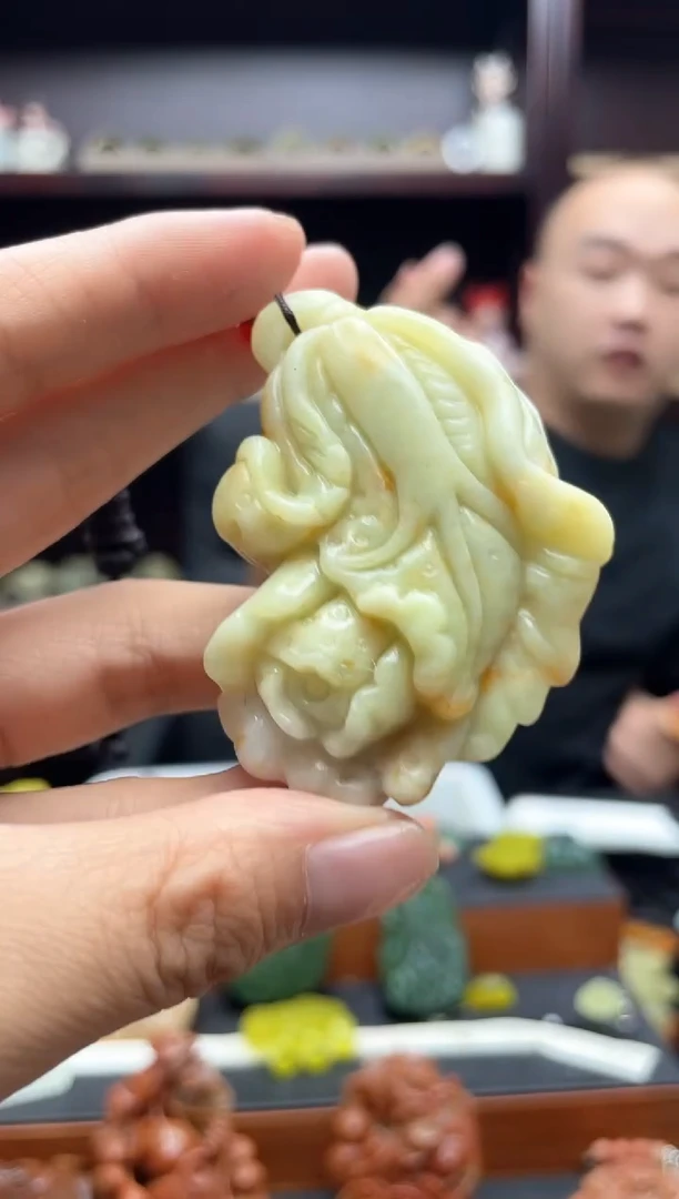 岫玉未镶嵌吊坠·