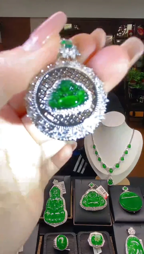 【闪购商品】翡翠吊坠(不含链)未镶嵌翡翠吊坠