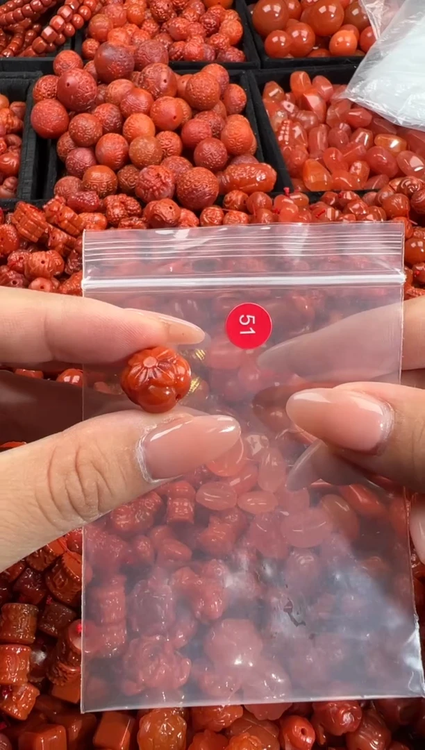 南红玛瑙未镶嵌颈饰1
