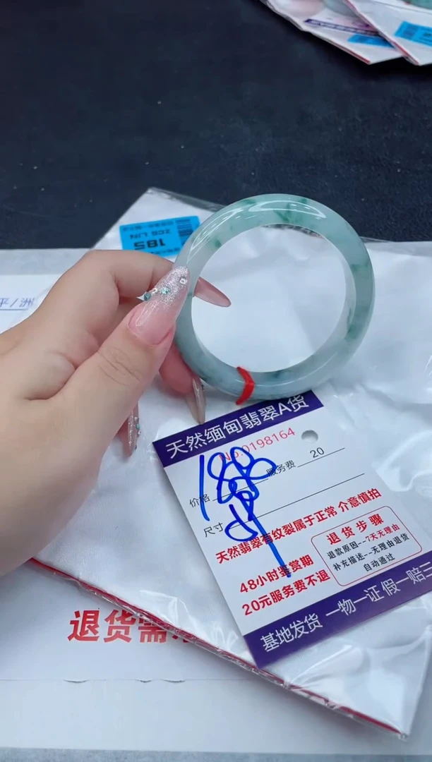 翡翠手镯未镶嵌2800.000000