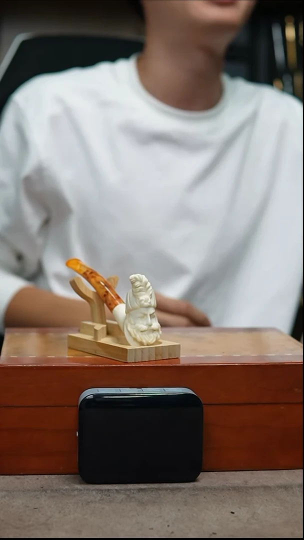 风***凉海泡石人物雕刻