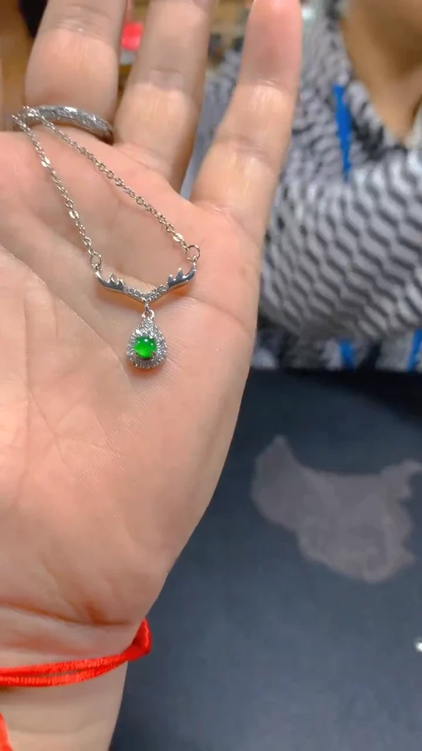 【闪购商品】翡翠吊坠(赠链)未镶嵌0548108775