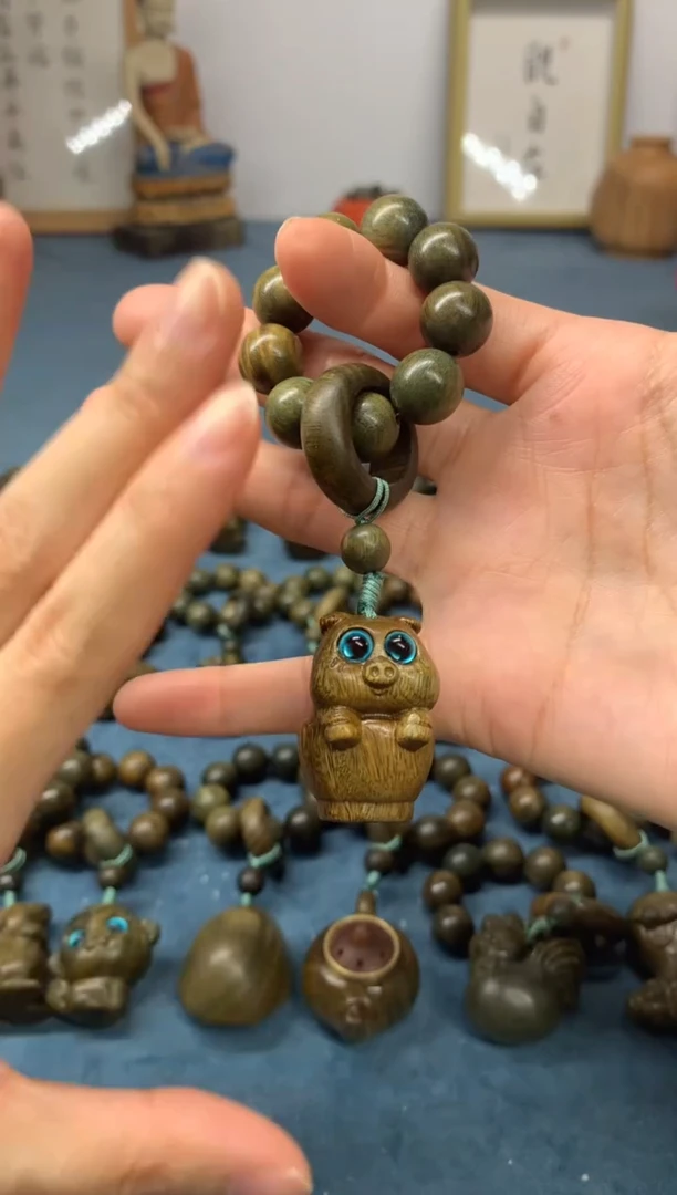 【闪购商品】维腊木（绿檀）把件小猪 盘玩件